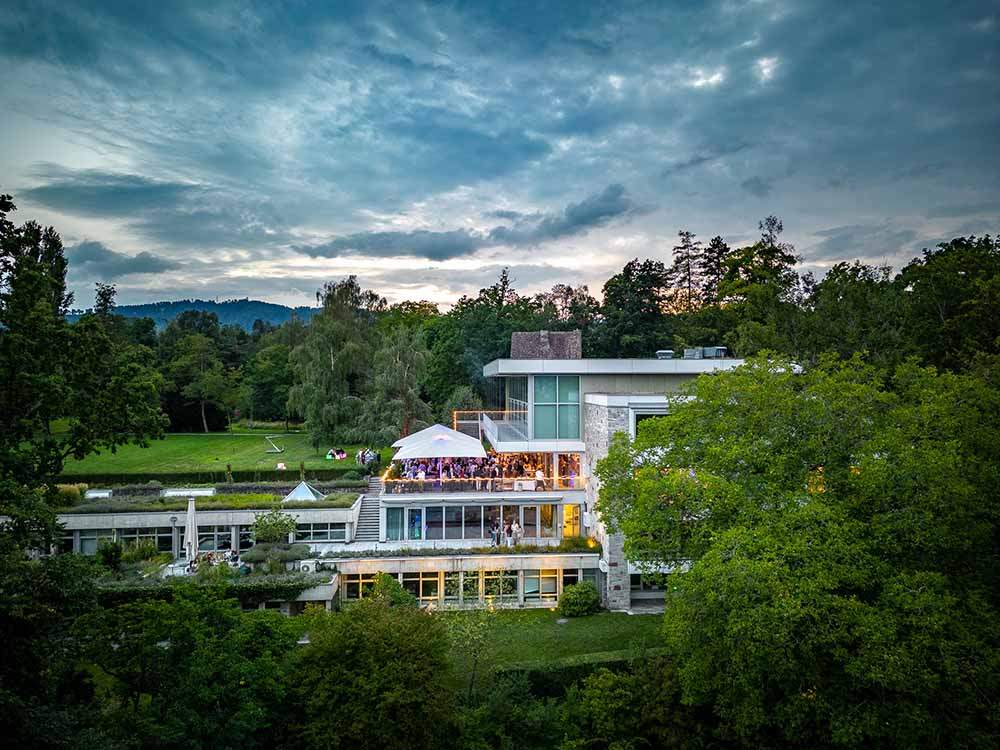 Das GDI – eine einzigartige Eventlocation mit Blick auf Zürichsee und Alpen Das GDI – eine einzigartige Eventlocation mit Blick auf Zürichsee und Alpen
