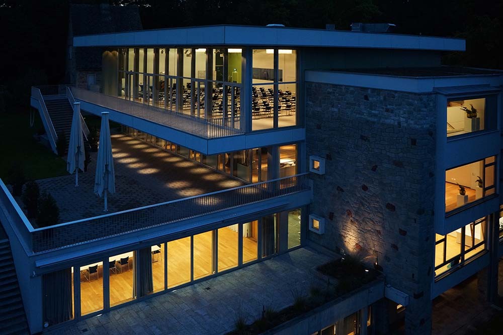 Das GDI – eine einzigartige Eventlocation mit Blick auf Zürichsee und Alpen Das GDI – eine einzigartige Eventlocation mit Blick auf Zürichsee und Alpen